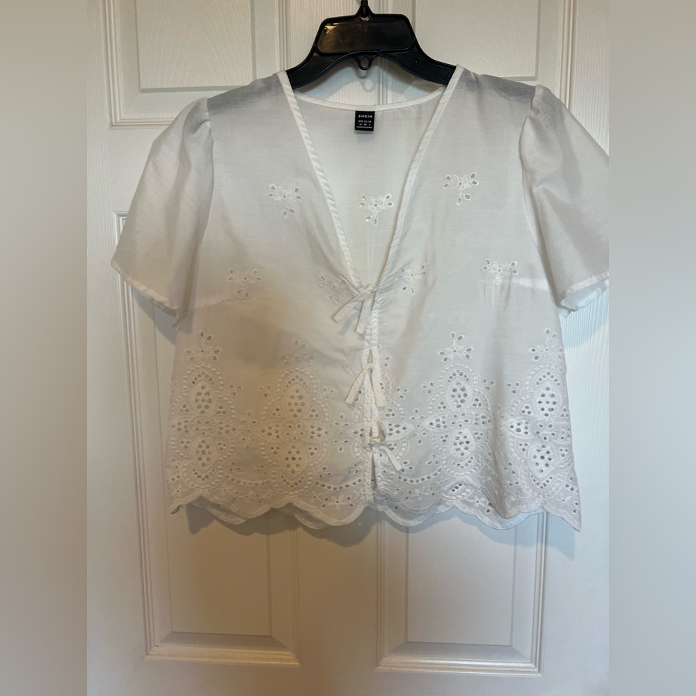 SHEIN White Short Sleeve Ties in front details Blouse